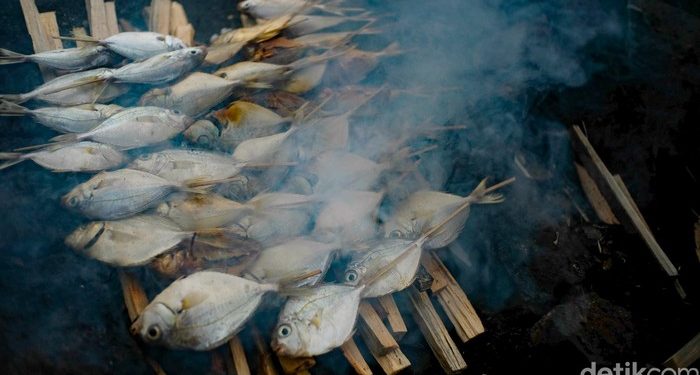 Gurihnya Bisnis Ikan Asap, Modal Rp 40 Ribu Omzet Capai Rp 1 Juta/Hari