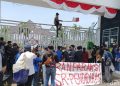 Mahasiswa Demo Tuntut Transparansi Anggaran Program ‘Karawang Cerdas’