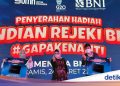 Sering-sering Transaksi, Pria & Wanita Ini Dapat Hadiah Tesla dari BNI