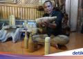 Pelukis Mojokerto ‘Sulap’ Bambu Jadi Perabotan Artistik