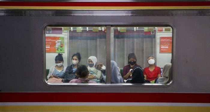 Harga BBM Naik Bikin Orang Pilih Naik Transportasi Umum, Ini Buktinya