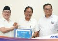 Taspen Serahkan Manfaat Program THT & Pensiun ke Mantan Menteri ATR