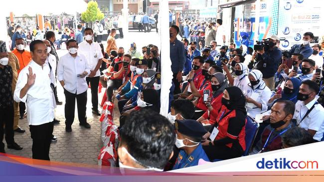 Warga Baubau Curhat ke Jokowi, Ingin Jaminkan Ijazah Buat Startup