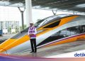 RI Ngutang Lagi Rp 8 T ke China buat Kereta Cepat, Jokowi Buka Suara