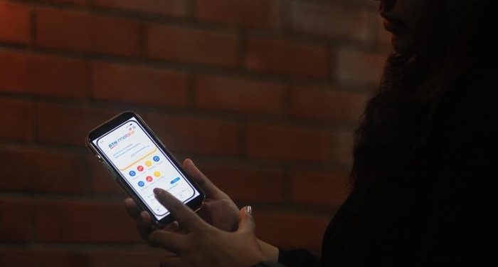 Nggak Perlu ke Kantor Cabang, Transaksi Mata Uang Asing Bisa di Mobile Banking