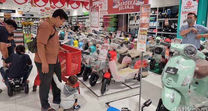 Ramai-ramai Ajak Keluarga Berburu Diskon Transmart di Trans Icon Surabaya