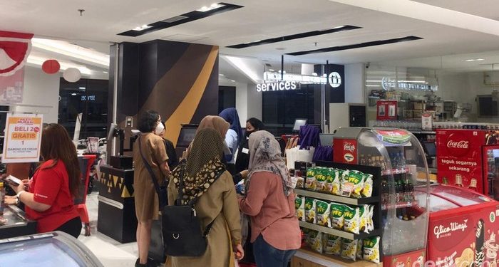 Transmart Trans Icon Surabaya Diserbu Pemburu Diskon Full Day Sale