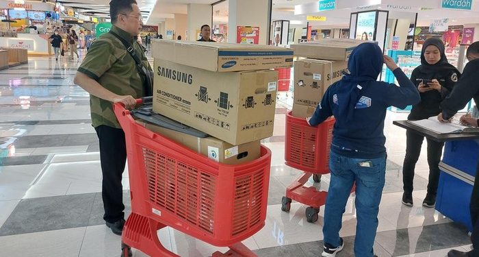 Pelanggan Ini Borong AC di Transmart Full Day Sale Saat Istirahat Kerja