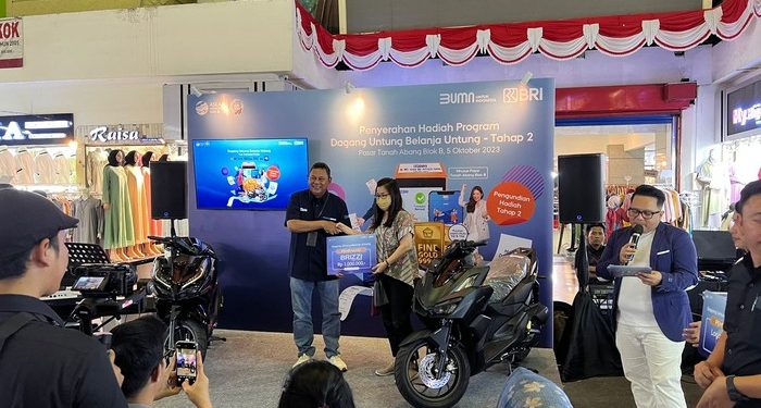 BRI Bagi Hadiah Undian Promo di Pasar Tanah Abang, Ada Motor-Logam Mulia