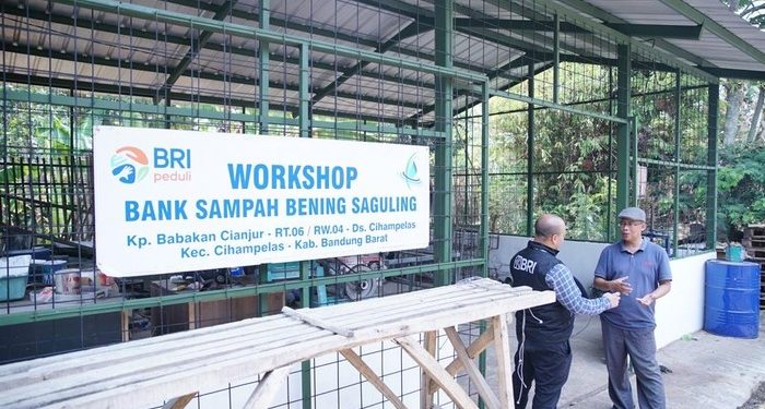 BRI Peduli Sulap Sampah Tepi Sungai Citarum Jadi Bernilai Ekonomi