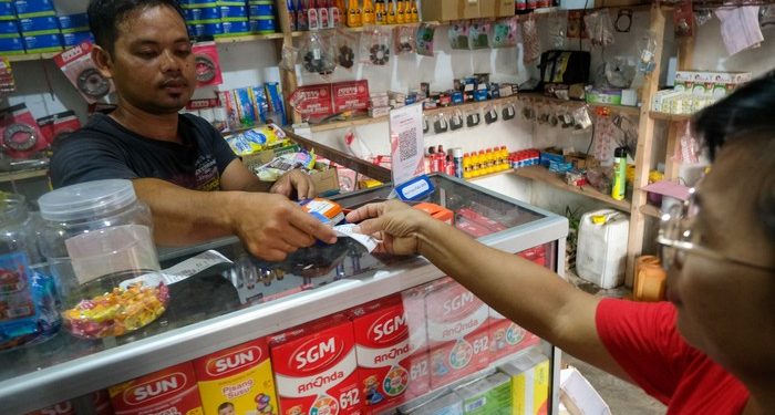 Jadi Agen UMi, Pria Ini Senang Bisa Bantu Usaha Kecil Warga Desa Palaes