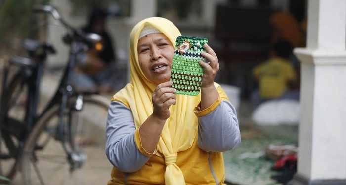 Keren! Emak-emak di Purbalingga Raup Puluhan Juta dari Kerajinan Rajut