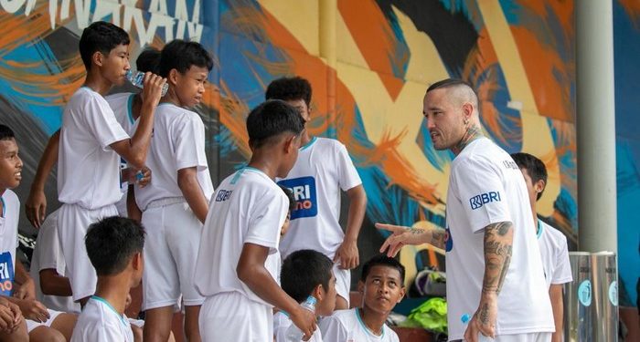 Talenta Muda Indonesia Dapat Ilmu yang Berharga dari Radja Nainggolan