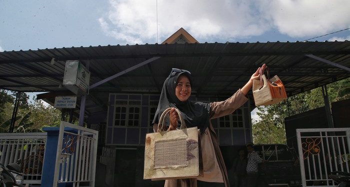 Tas Anyaman Daun Lontar Khas Bulukumba Pikat Turis Italia-Istri Menteri