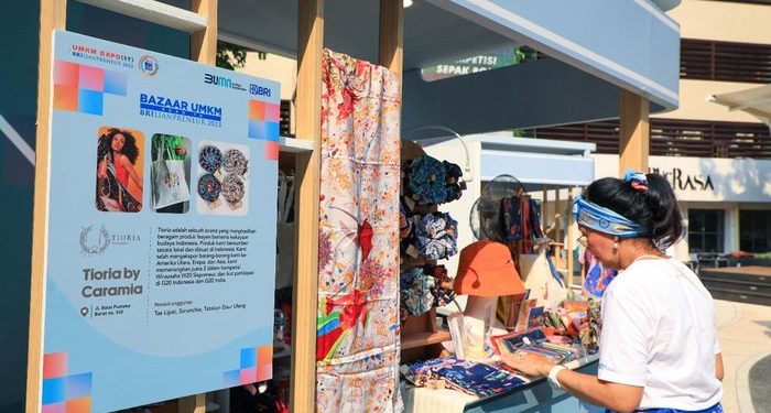 Wow! Produk Syal Lokal Ini Pernah Kolaborasi Bareng Merek Dunia